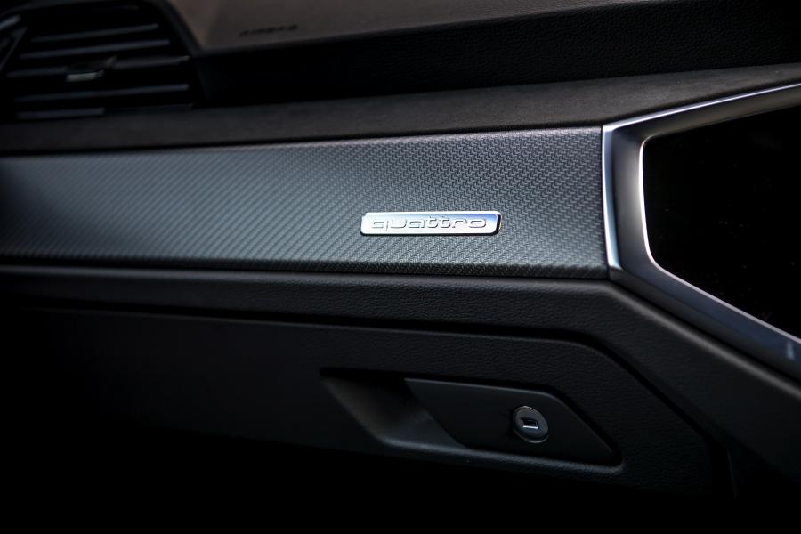 Детали интерьера Audi RS Q3 Sportback 2019 года  (UK) (фото 69 из 71)